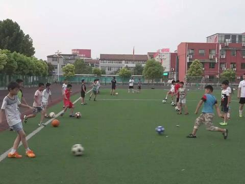 全国学校人造草足球场地建设将会达到4万块以上，你还在等什么？