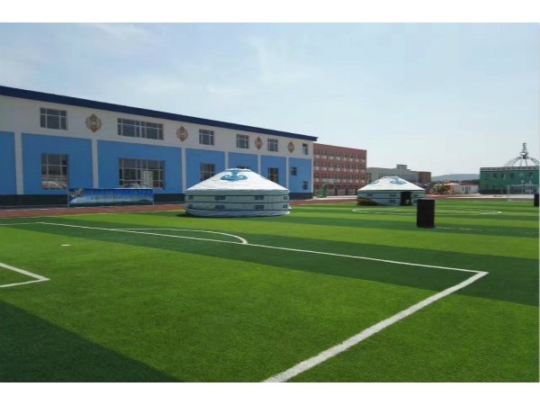 内蒙古某学校人造草足球场顺利投入使用